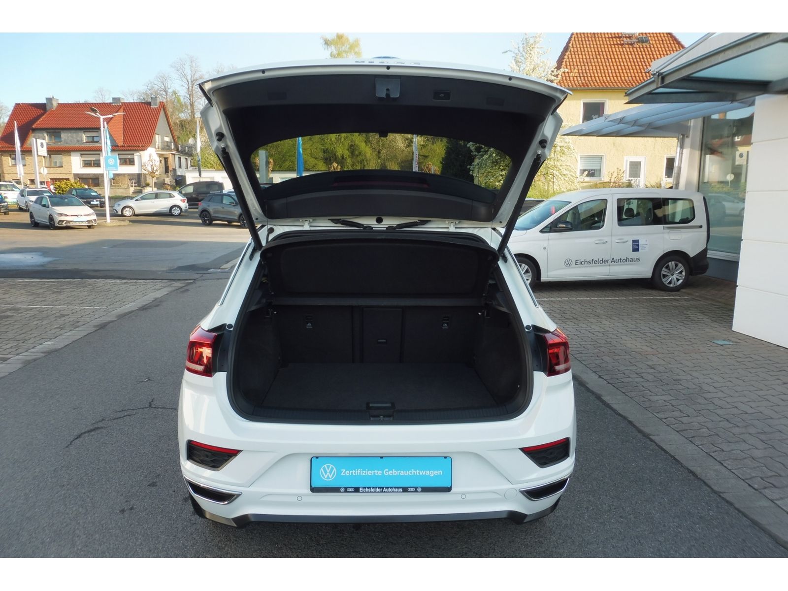 Volkswagen T-ROC Sport 1.5 TSI - Samsaru's Car Outlet