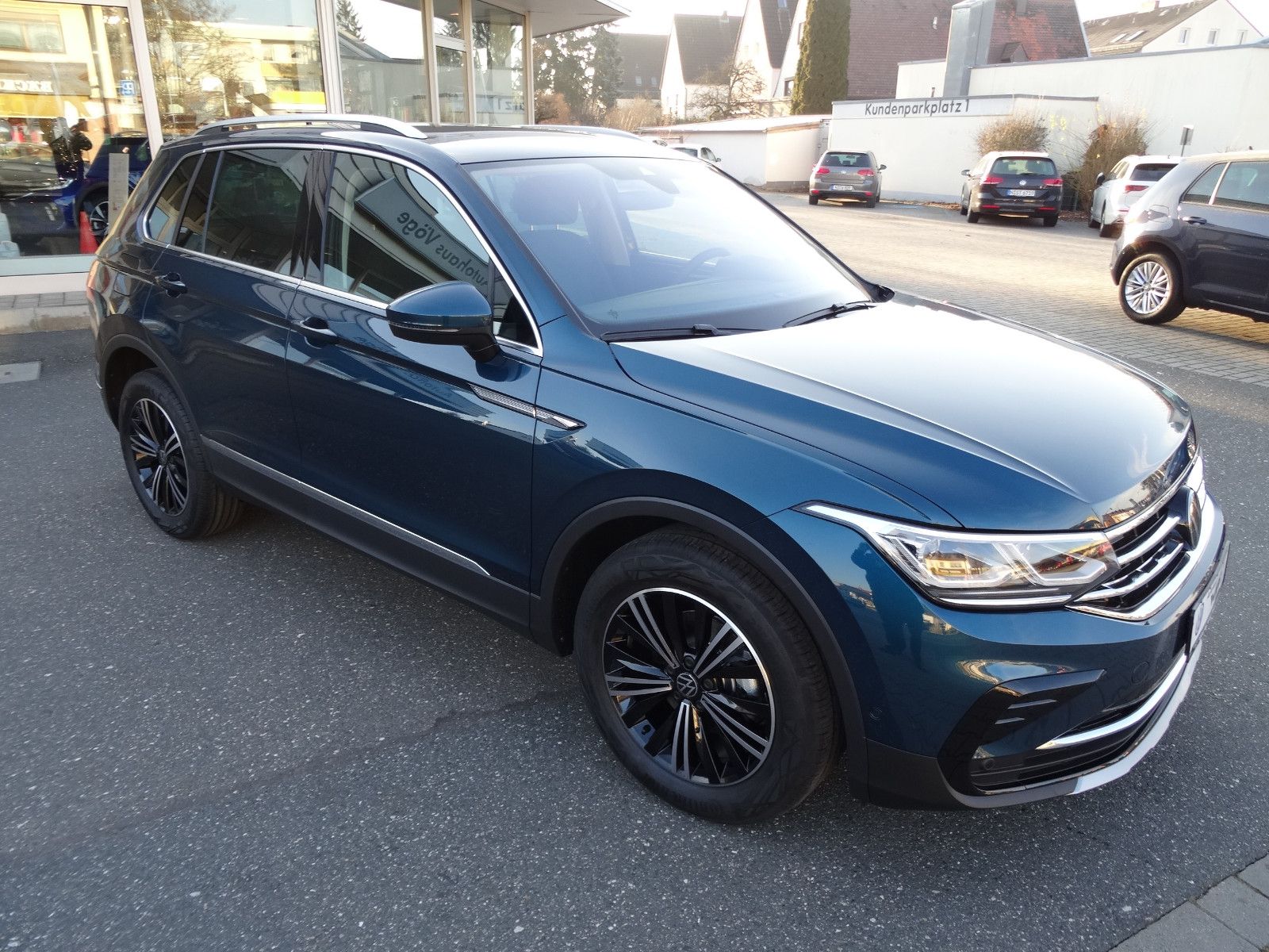 Volkswagen Tiguan 1.5 TSI OPF DSG Elegance - Samsaru's Car Outlet