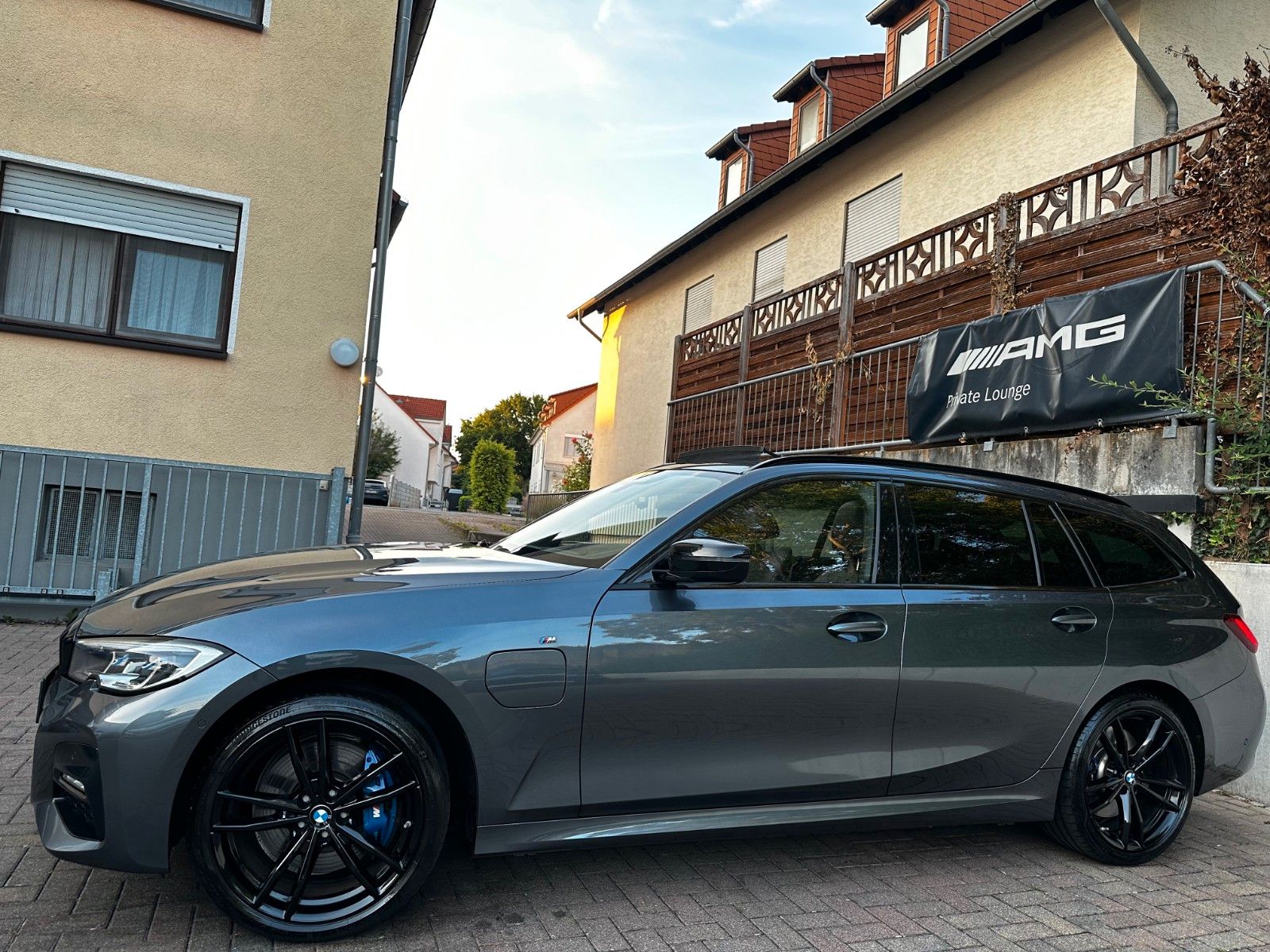 BMW 330e M Sport Shadow - Samsaru's Car Outlet