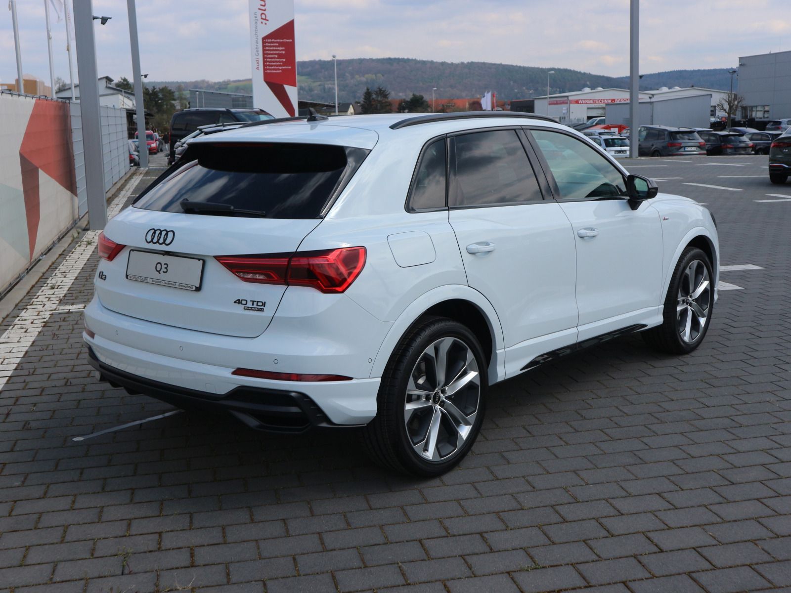 Audi Q3 S line 40 TDI quattro - Samsaru's Car Outlet