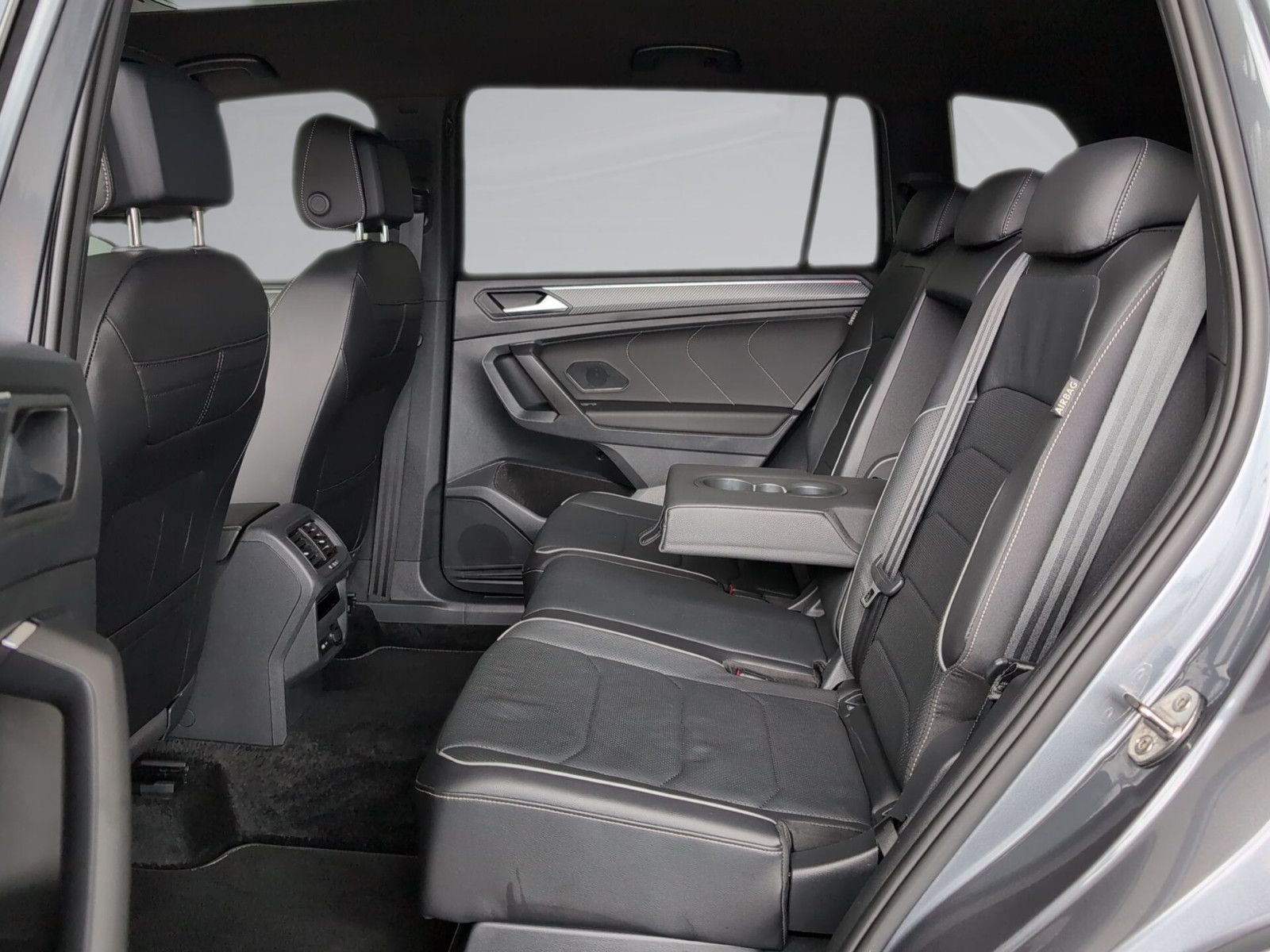 Volkswagen Tiguan Allspace R-LINE AHK-schw LEDER 20" 360°