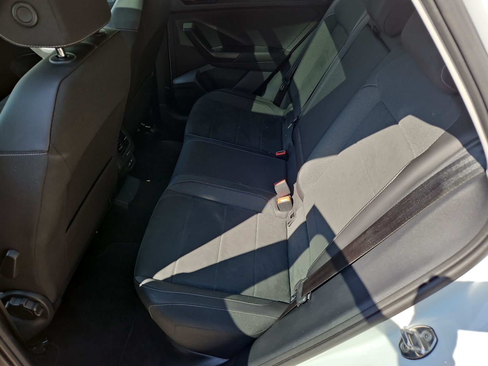 Volkswagen T-Roc 1.5 TSI Style - Samsaru's Car Outlet