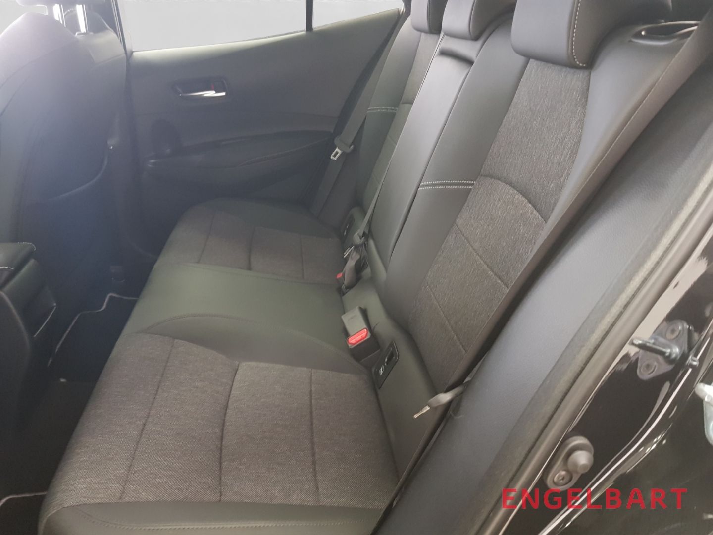 Toyota Corolla 1.8 Hybrid - Samsaru's Car Outlet