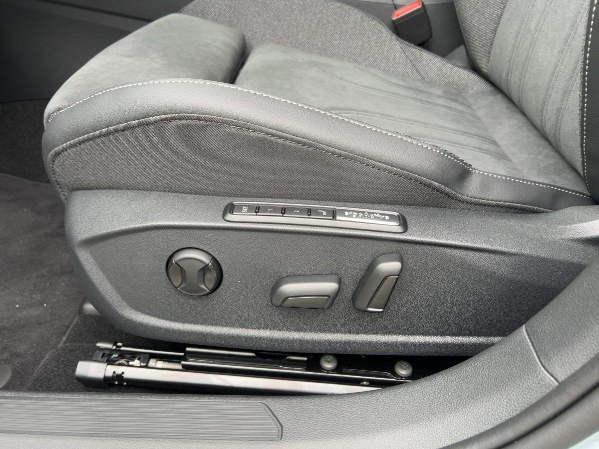 Volkswagen Golf Style 1.5 eTSI DSG AHK Nav HUD 360° IQ.Ligh