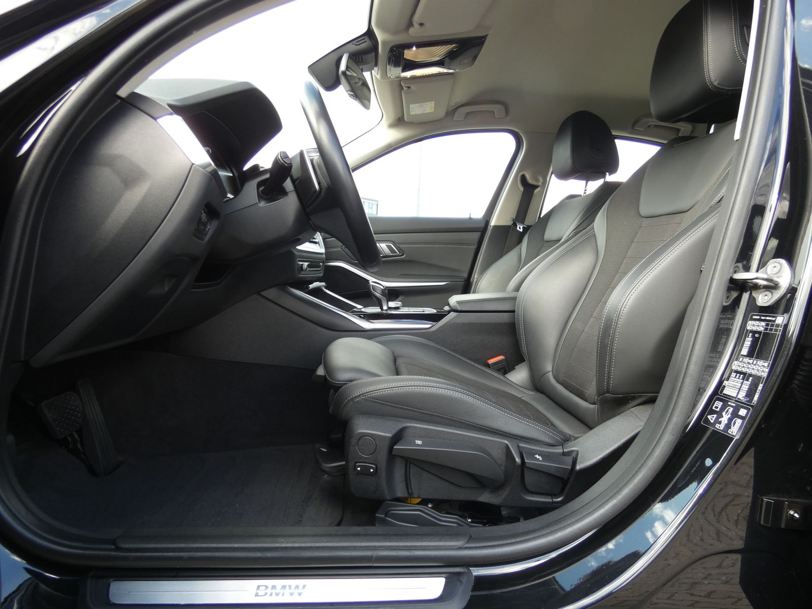 BMW 320i xDrive Limousine Sport Line HiFi DAB LED