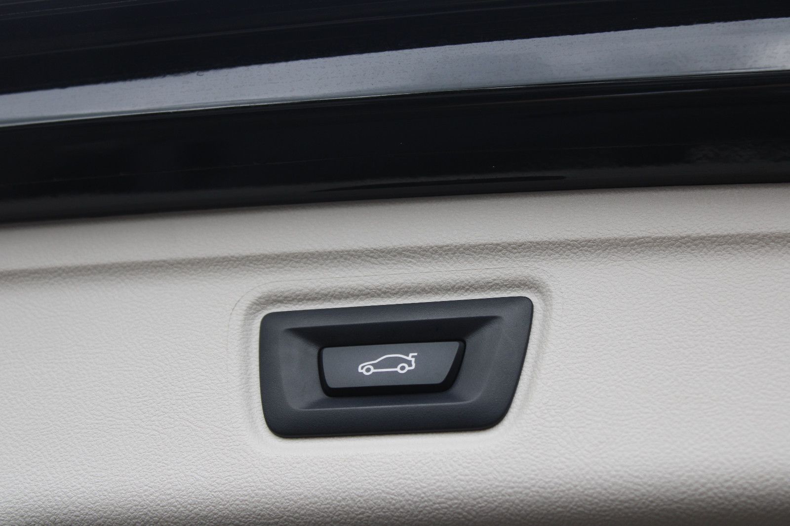 BMW 320dA Touring - Samsaru's Car Outlet
