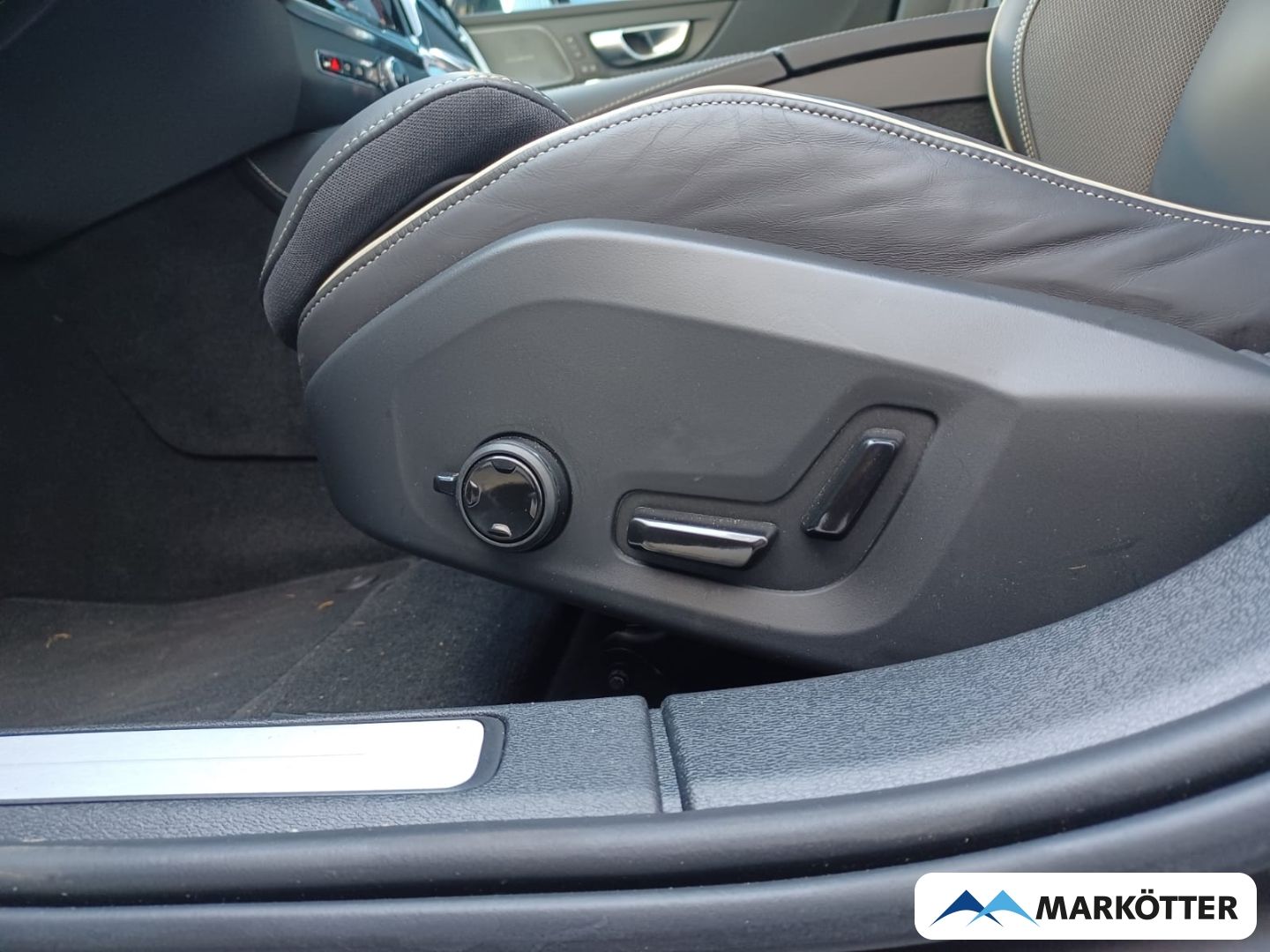 Volvo S60 T8 Ultimate Dark Plug-In Hybrid AHK/PANO/360