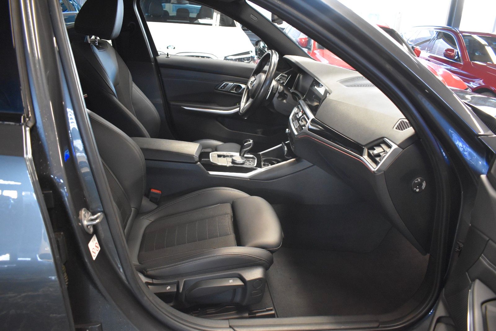BMW 320 d xDrive SPORT LINE*M LENKRAD*AHK*LED*NAVI*