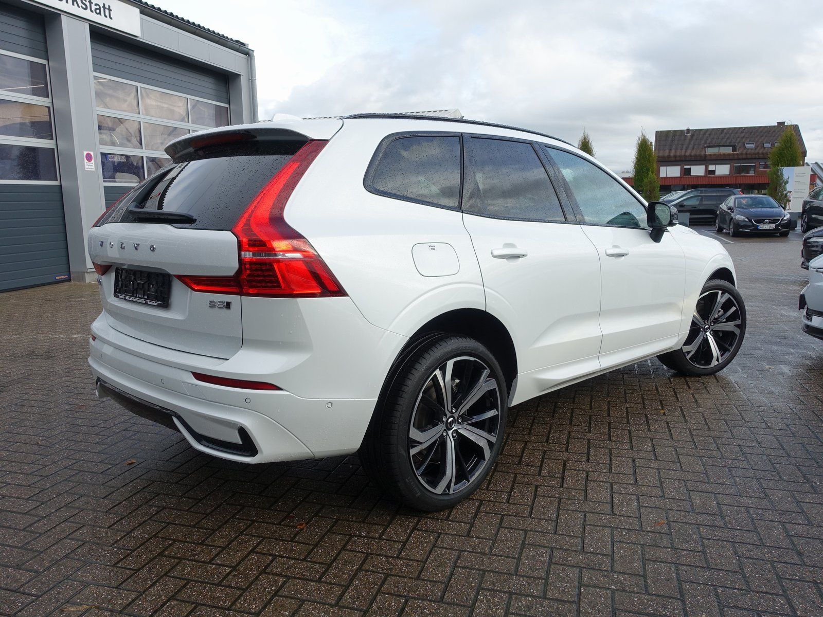 Volvo XC60 Plus B5 AWD/Four-C/AHK/HeadUp/360°Cam/Pano