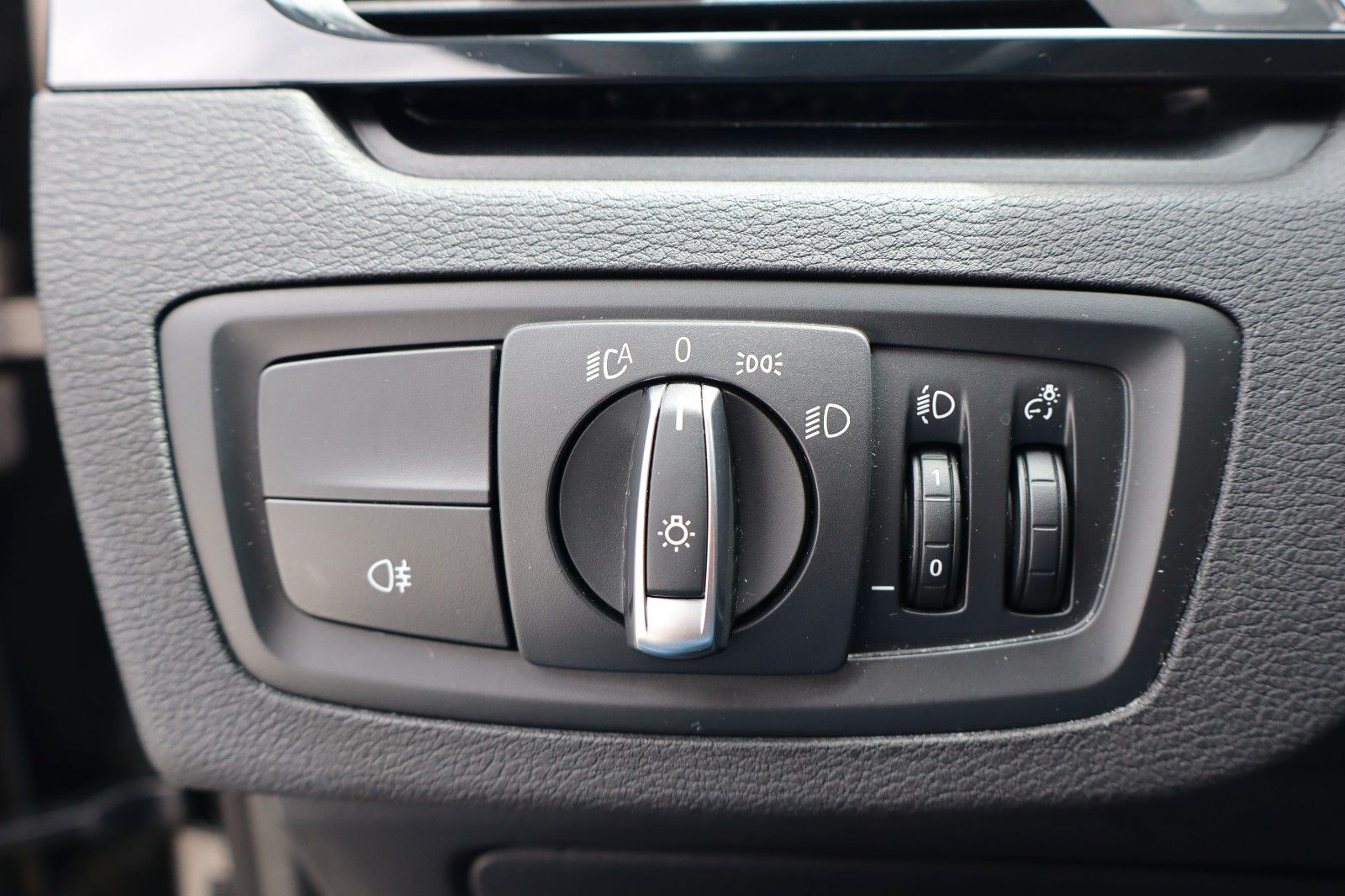 BMW X1 xDrive 25 e Advantage - Samsaru's Car Outlet
