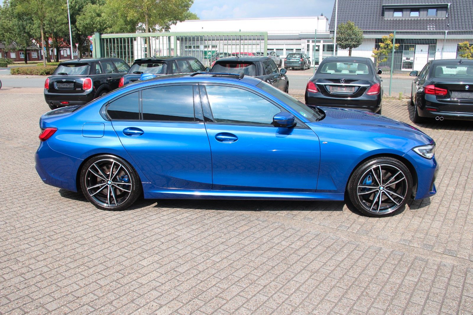 BMW 330 i Lim M Sport Shadow - Samsaru's Car Outlet