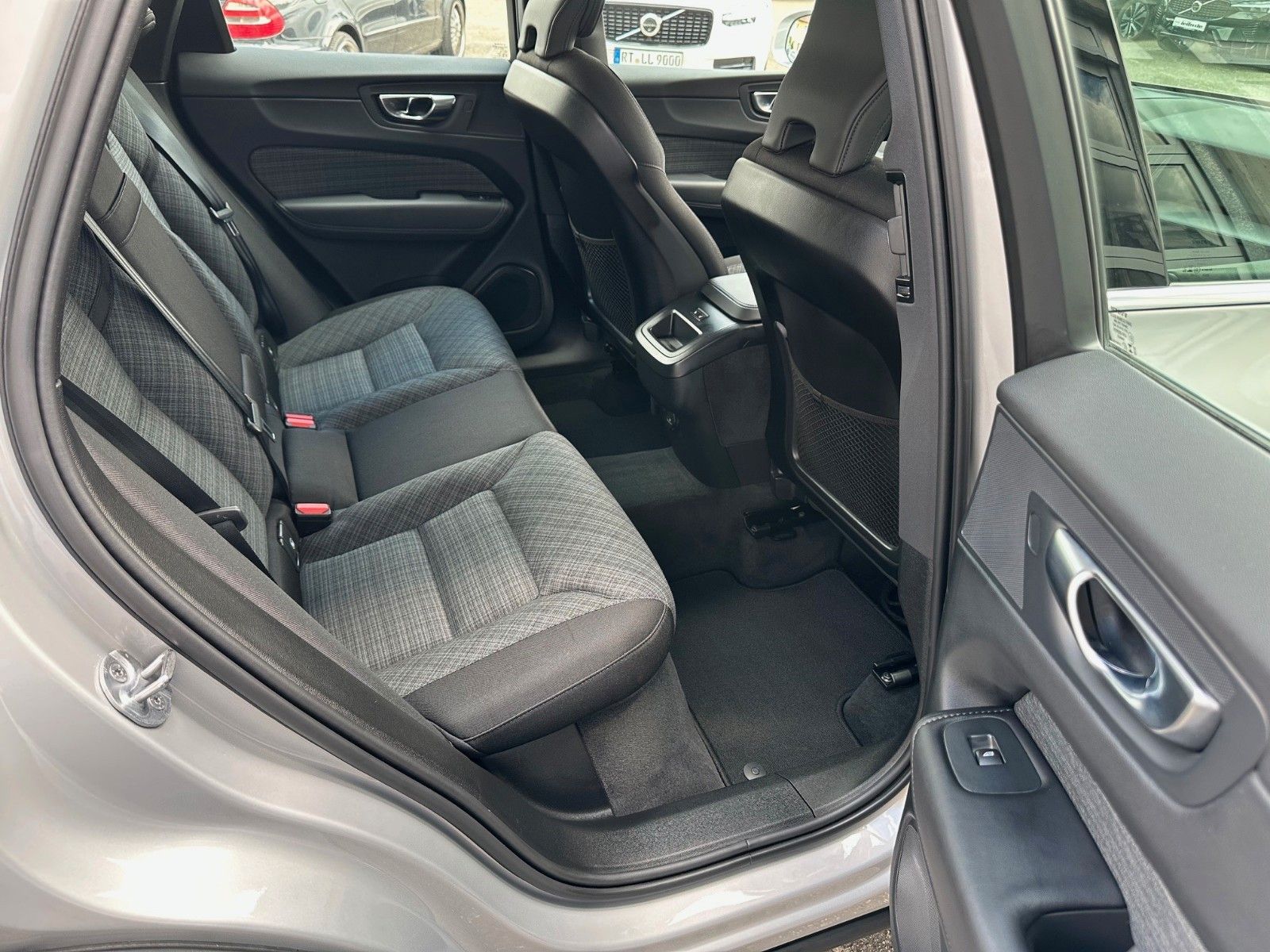 Volvo XC60 B4 Diesel Core - Samsaru's Car Outlet