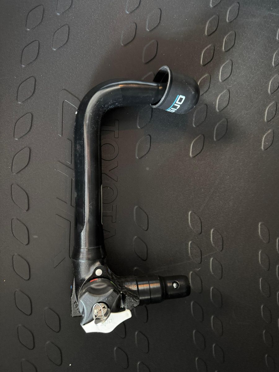 Toyota C-HR 1.8 Hybrid Team - Samsaru's Car Outlet