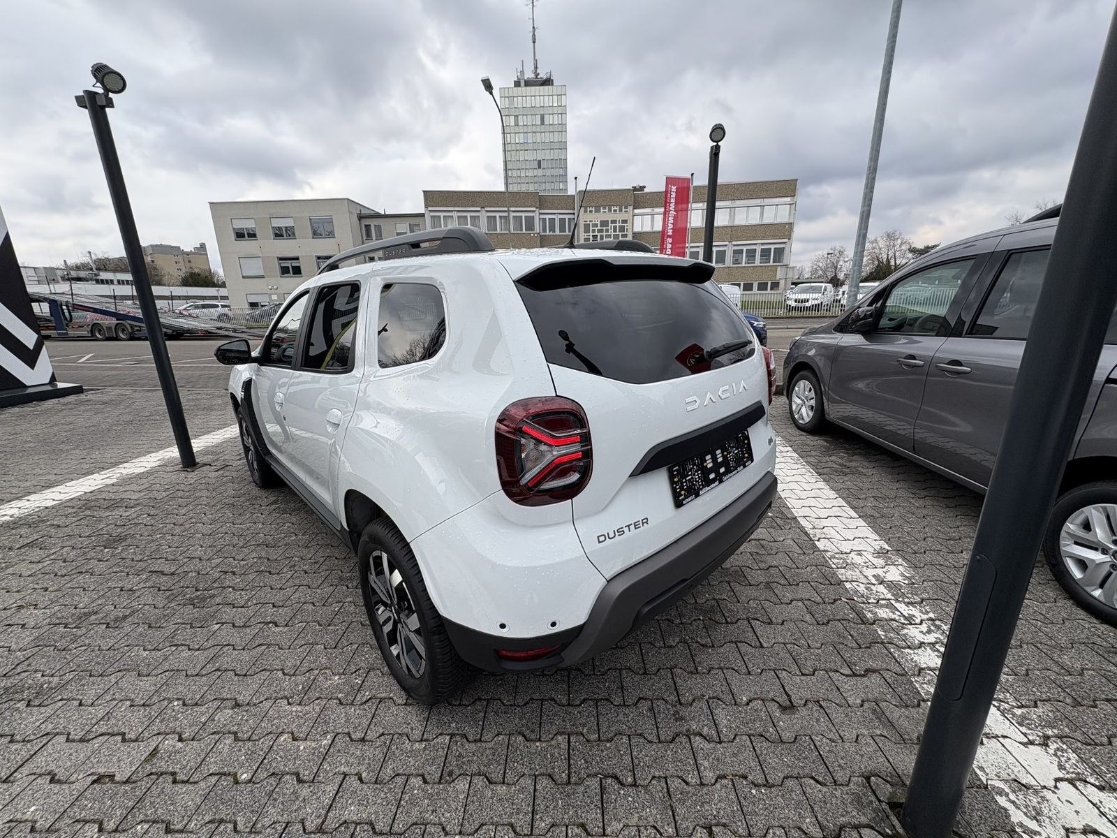 Dacia Duster TCe 150 Journey+ 4WD - Samsaru's Car Outlet