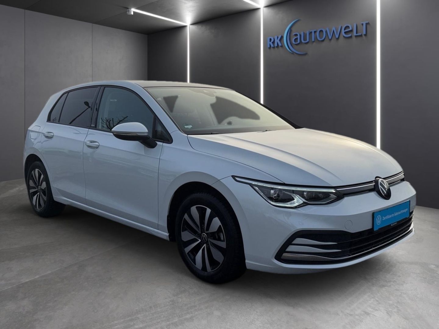 Volkswagen Golf 8 VIII Move 1.5 eTSI - Samsaru's Car Outlet