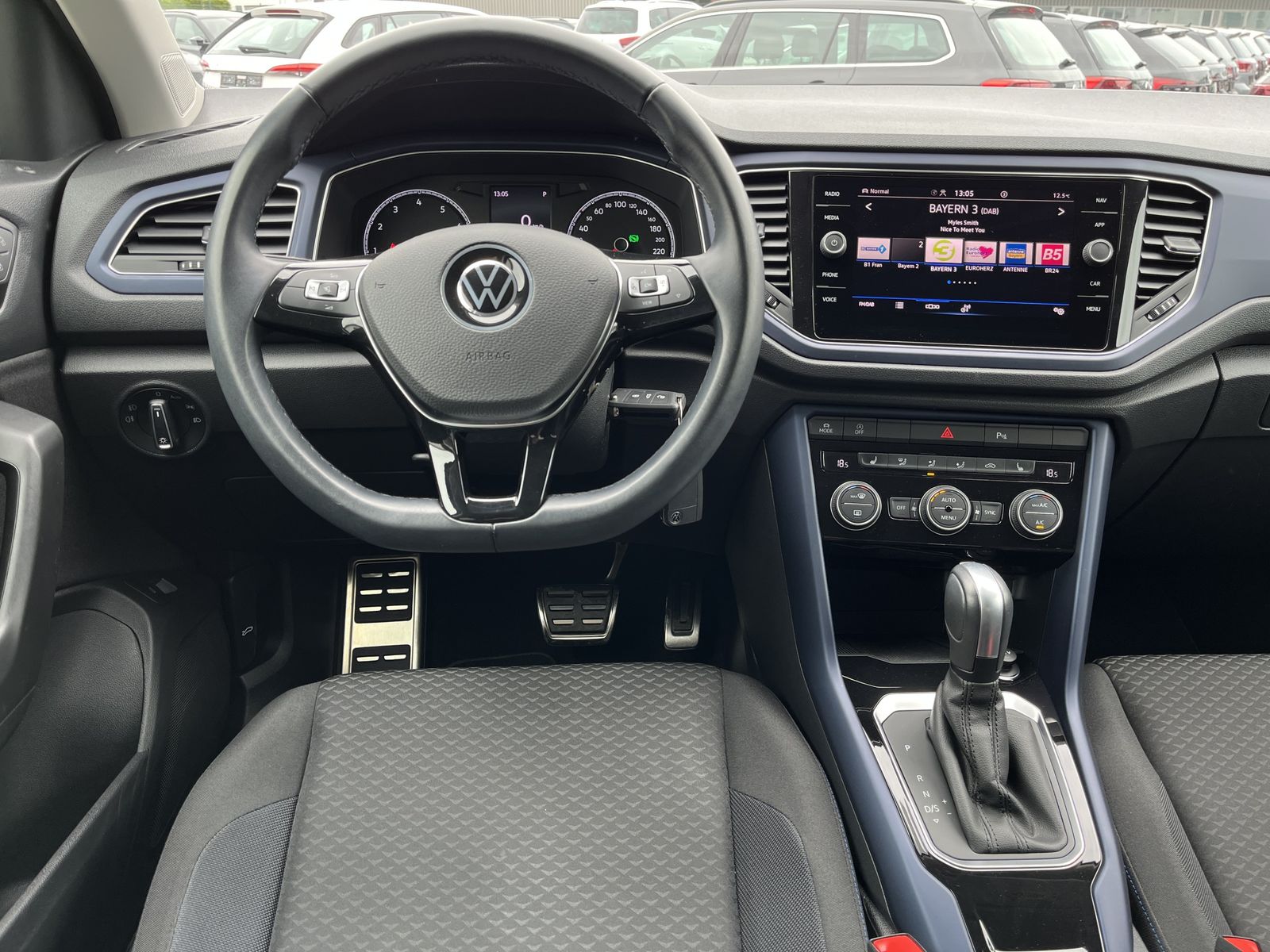 Volkswagen T-Roc 1.5 TSI DSG UNITED - Samsaru's Car Outlet