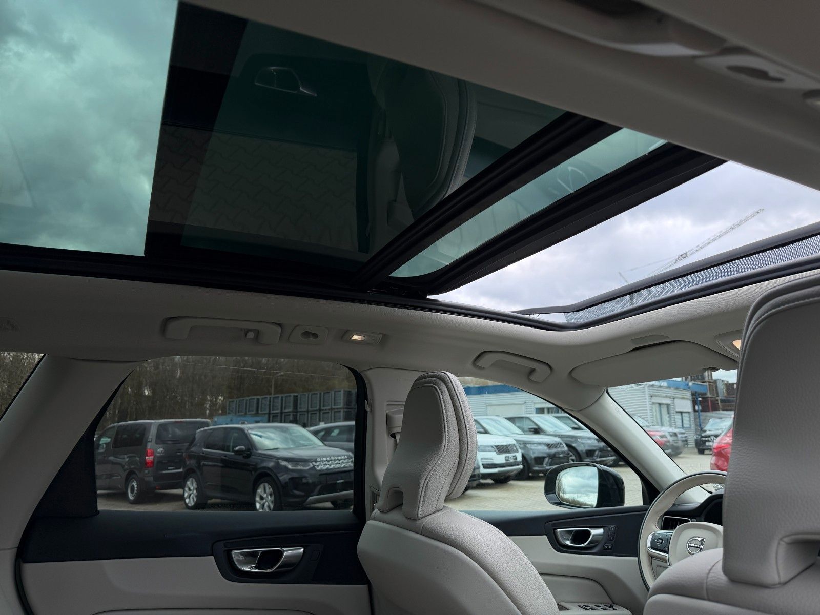 Volvo XC60 T6 253 +145 R-Design AWD Ultimate Dark*Pano