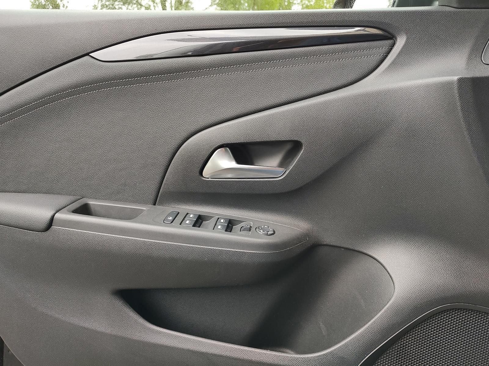 Opel Corsa F e Elegance - Samsaru's Car Outlet