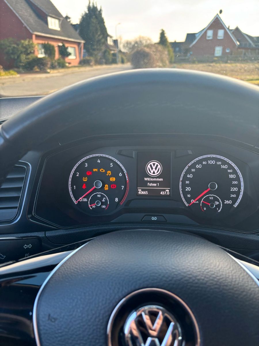 Volkswagen T-Roc - Samsaru's Car Outlet