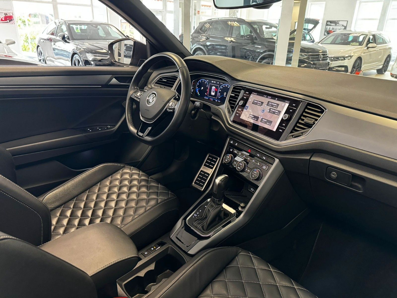 Volkswagen T-Roc R-Line - Samsaru's Car Outlet
