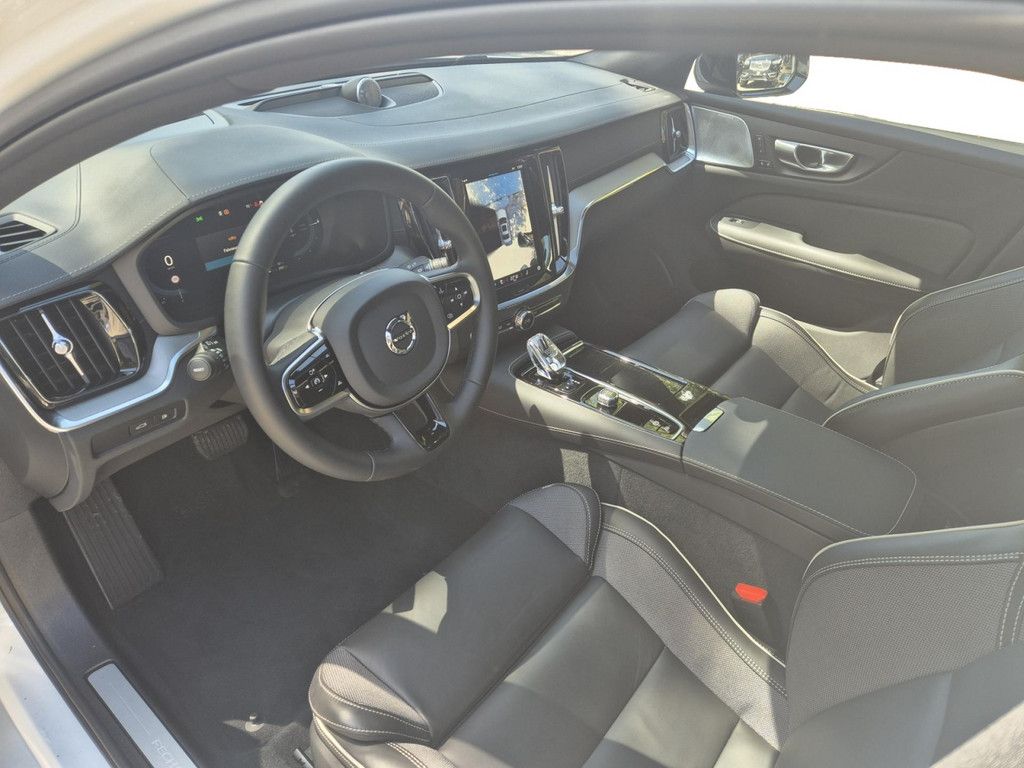Volvo S60 T8 Ultimate Dark Recharge Plug-In Hybrid AWD