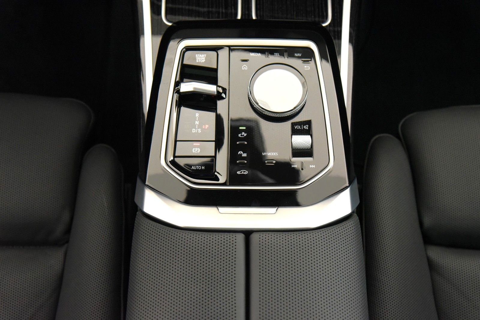BMW 740d xDrive M Sport Pro StandHzg HUD 360° Alarm
