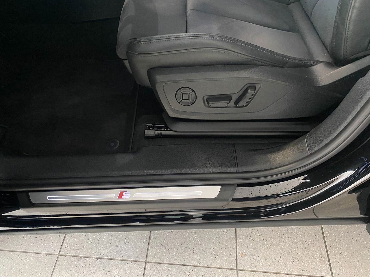 Audi Q3 S line - Samsaru's Car Outlet