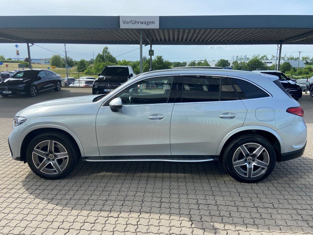 Mercedes-Benz GLC 300 e 4M AMG-Premium+AHK+Pano+Distronic+Keyl