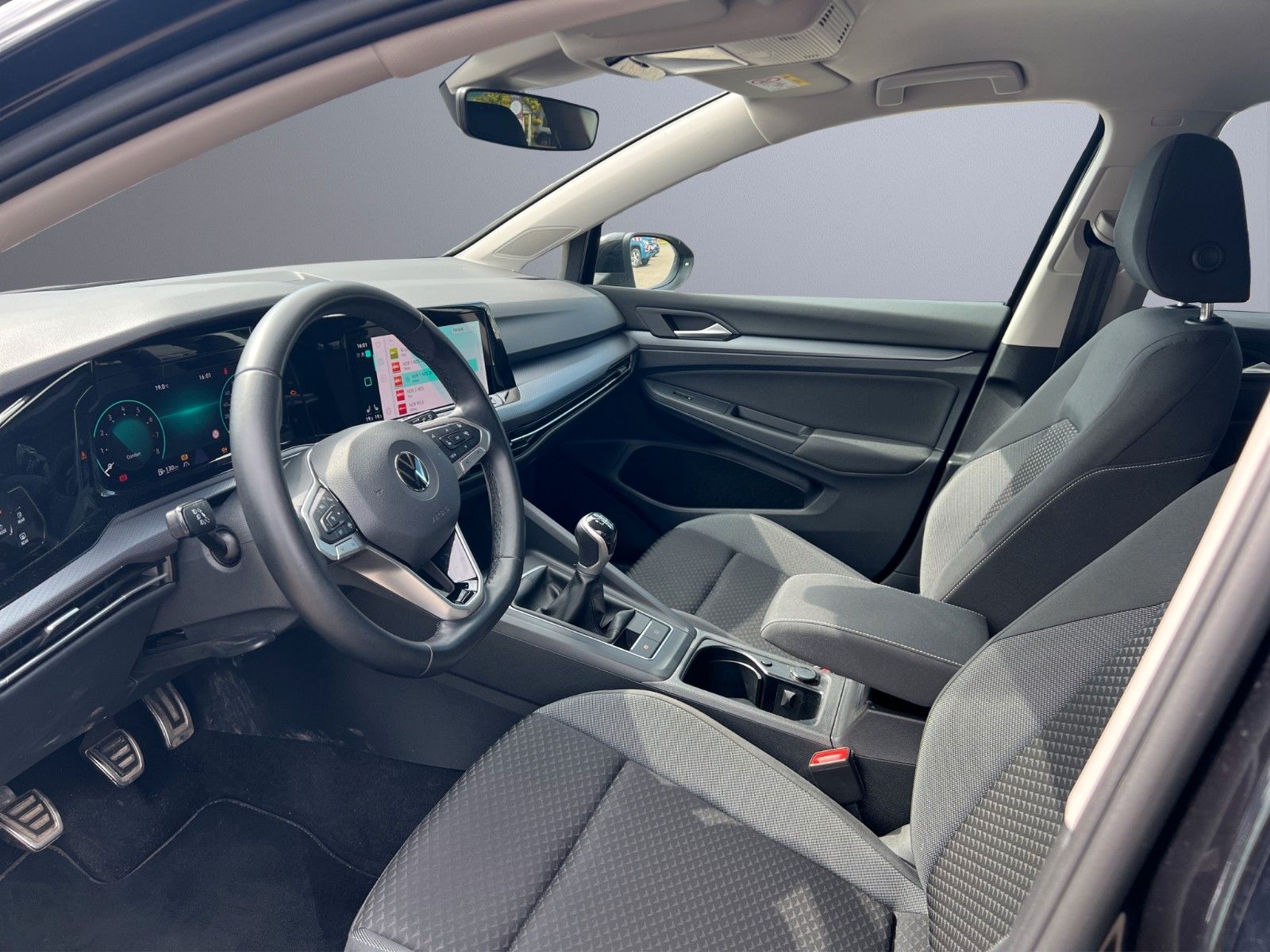 Volkswagen Golf VIII Active 1.5 TSI - Samsaru's Car Outlet