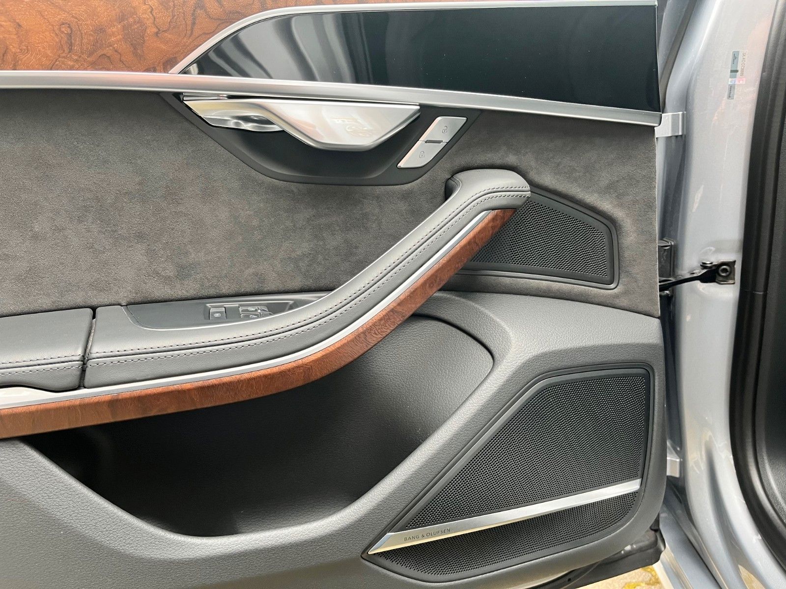 Audi A8 60 TFSI quattro - Samsaru's Car Outlet
