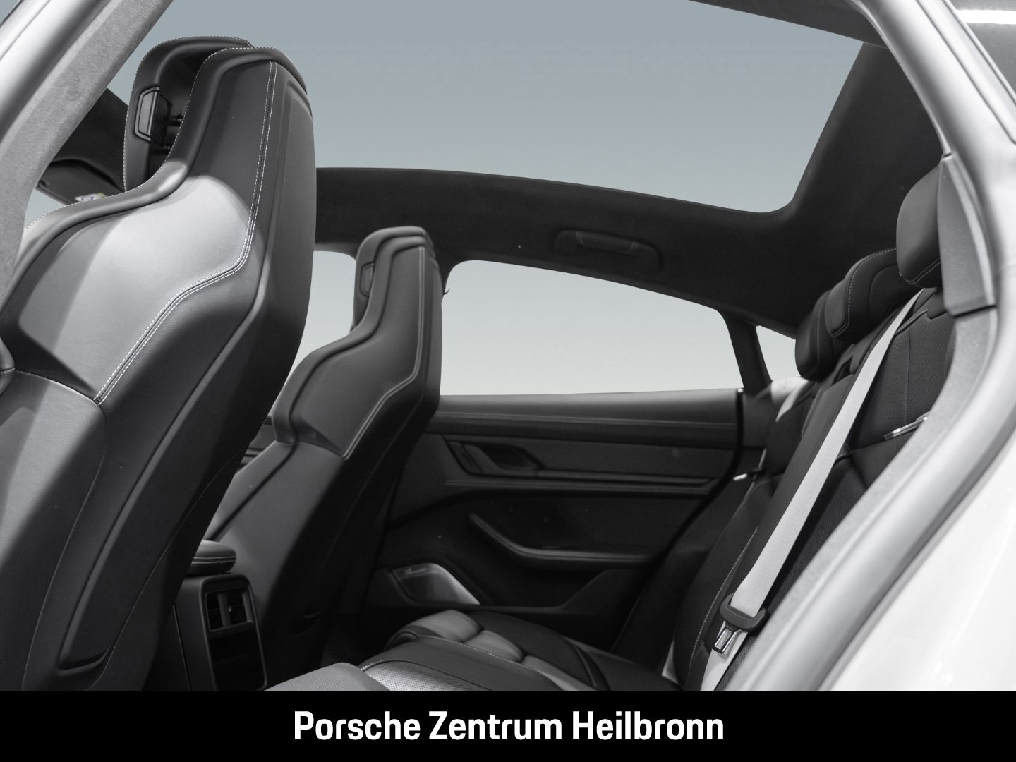 Porsche Taycan Turbo S Burmester Surround-View Head-Up