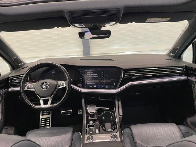 Volkswagen Touareg 3.0 TDI R-Line 4M - Samsaru's Car Outlet