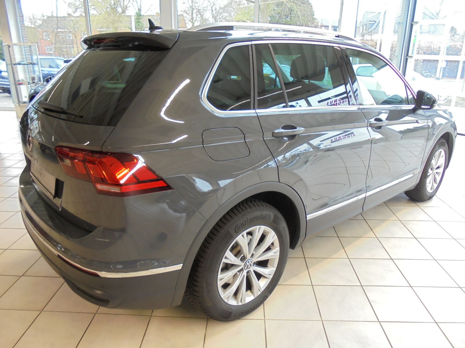 Volkswagen Tiguan Life TDI - Samsaru's Car Outlet