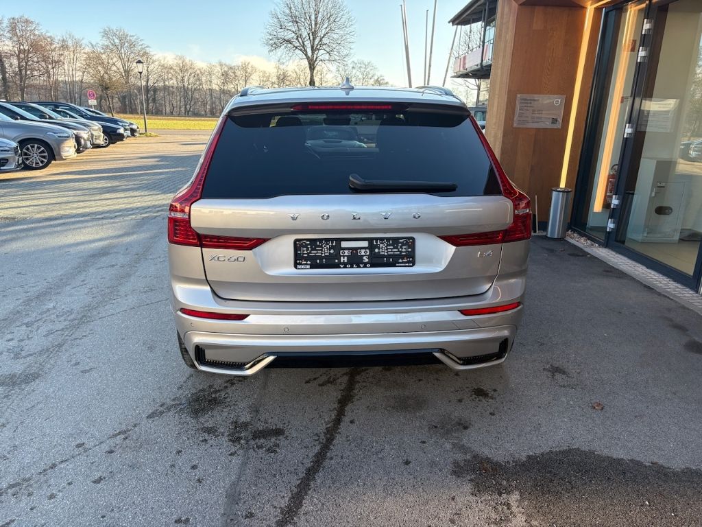 Volvo XC60 B4 Ultimate Dark HUD Pano Luftfed. 360° Har