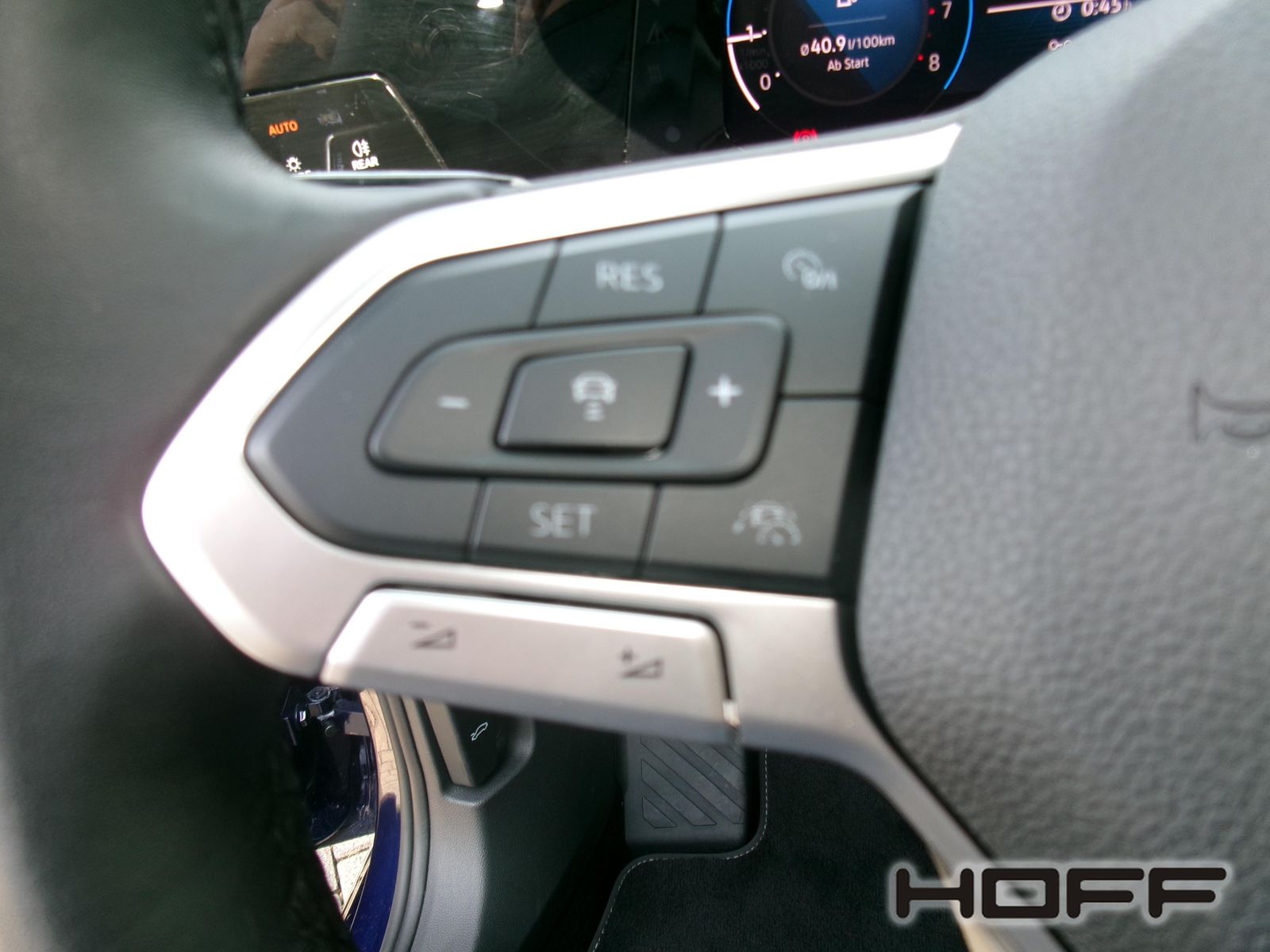 Volkswagen Golf VIII 1.0 TSI Life - Samsaru's Car Outlet