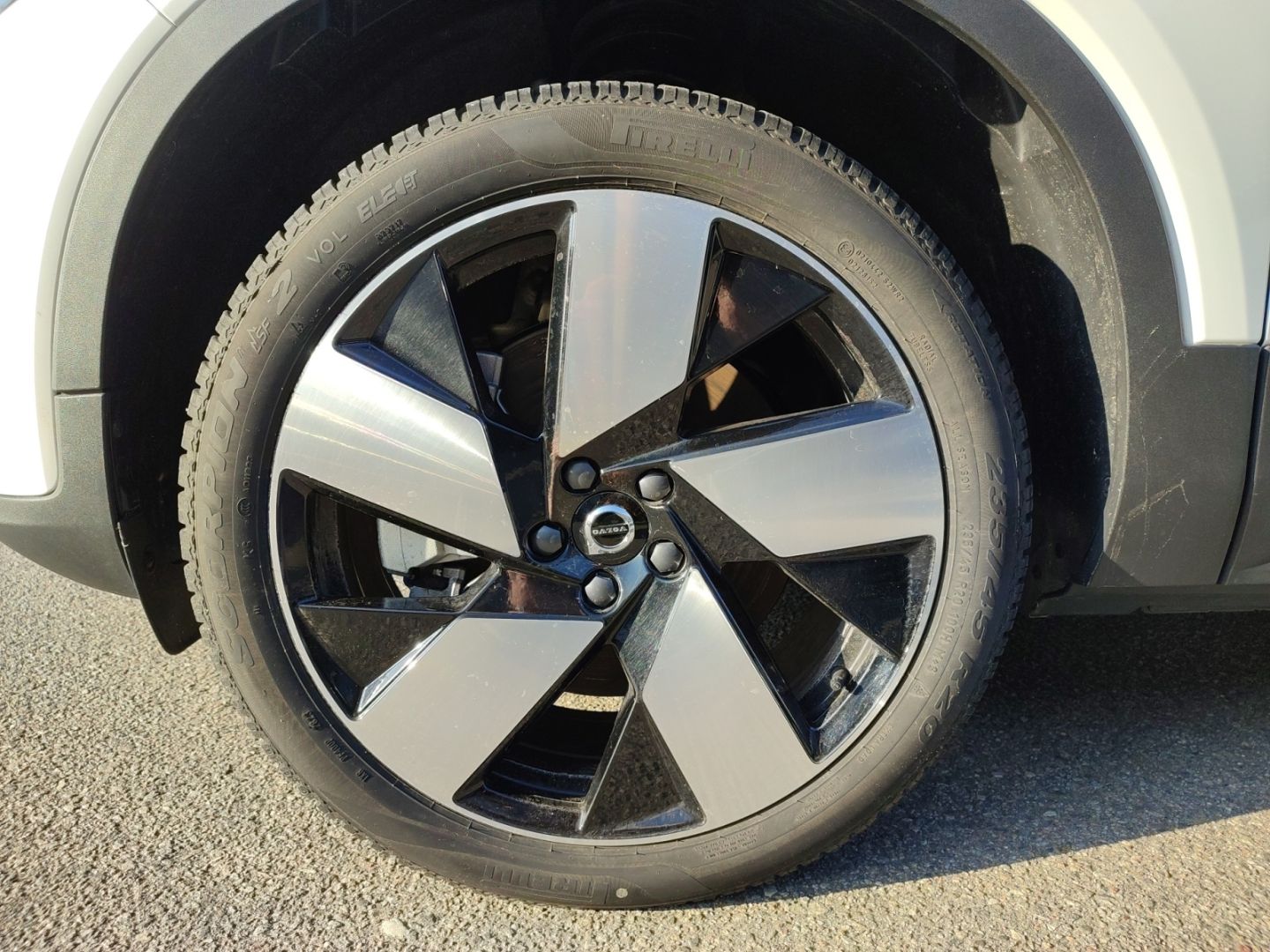 Volvo XC40 Plus Pure Electric NAVI ACC AHK Klimaaut SH