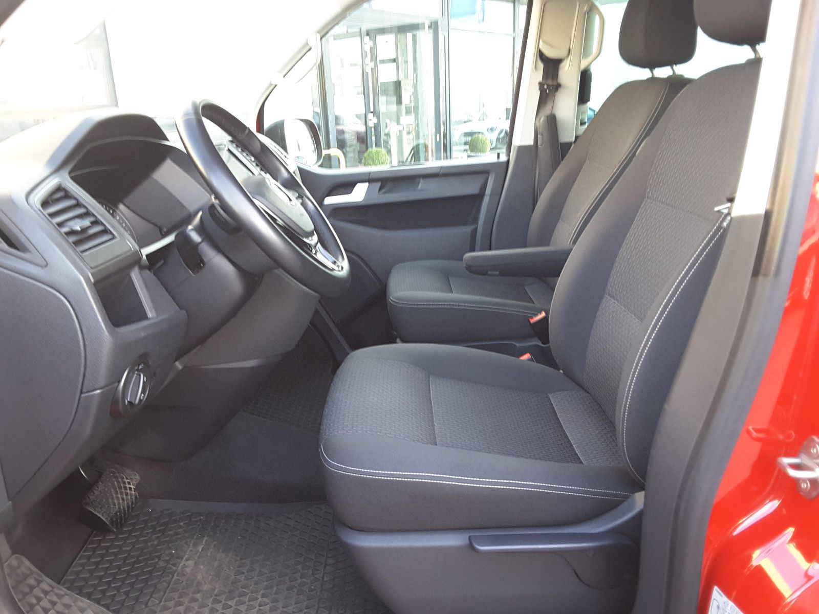 Volkswagen T6 Multivan 2.0 TDI DSG - Samsaru's Car Outlet