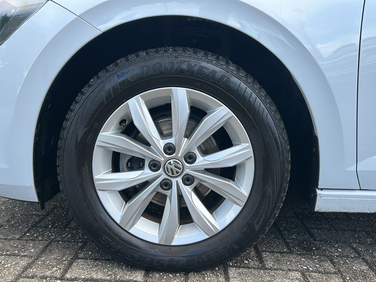 Volkswagen Polo VI Highline DSG - Samsaru's Car Outlet