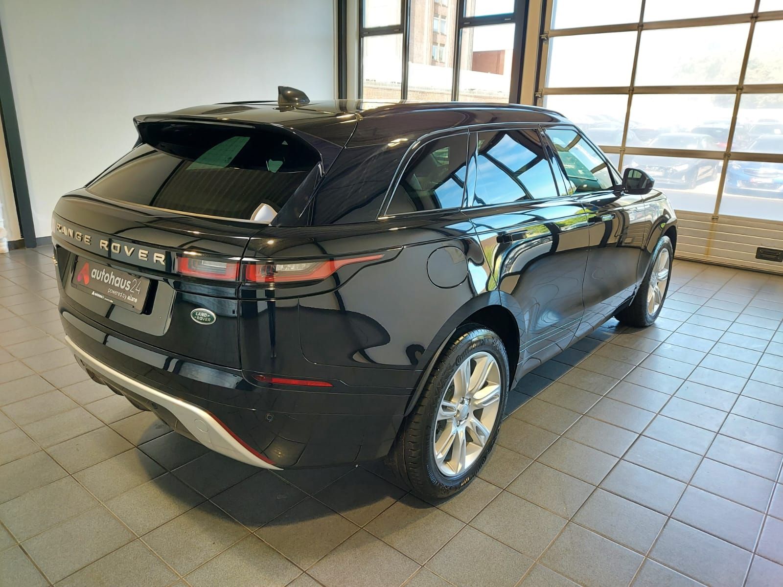 Range Rover Velar 2.0d D200 Edition - Samsaru's Car Outlet