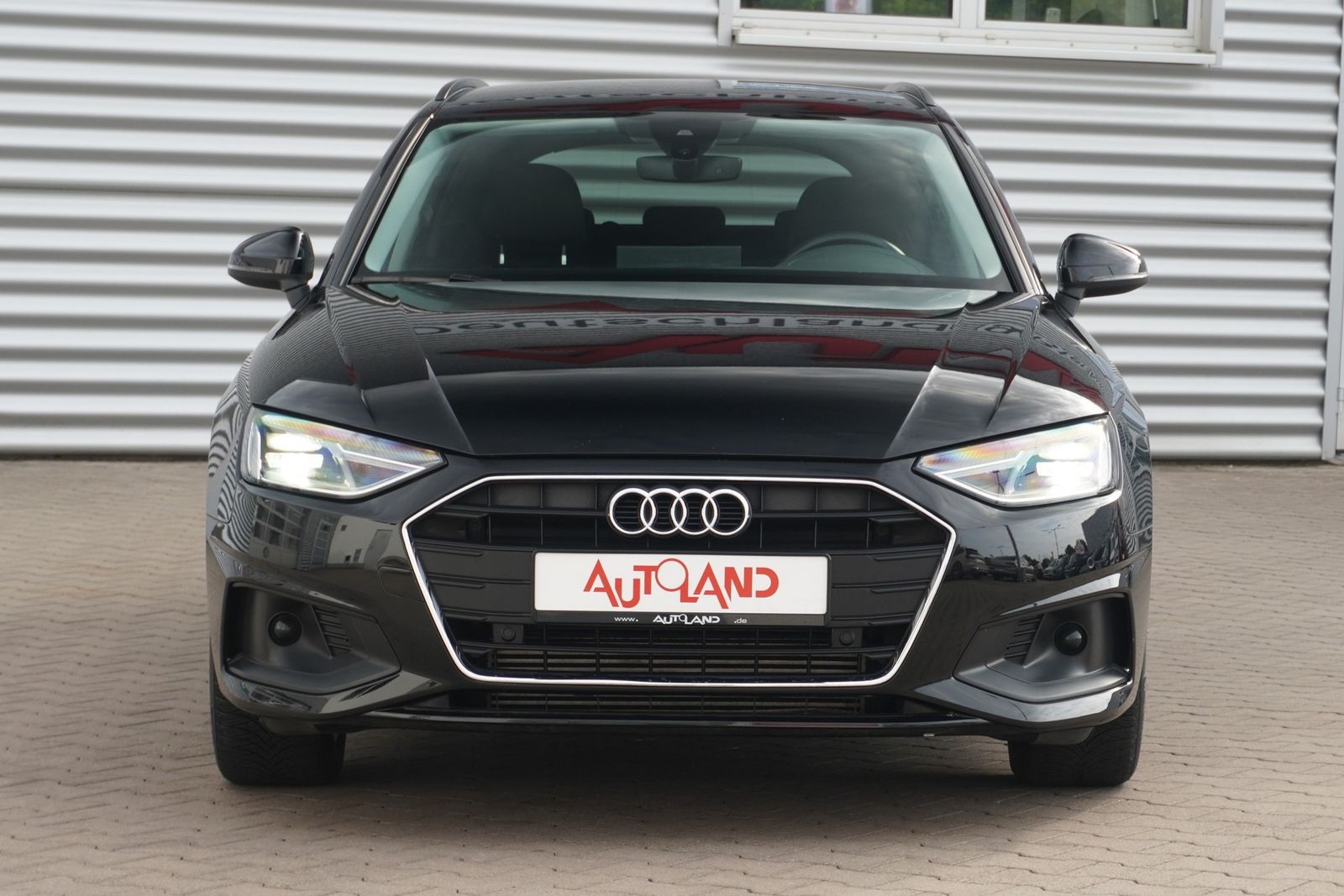 Audi A4 35 2.0 TFSI Avant - Samsaru's Car Outlet