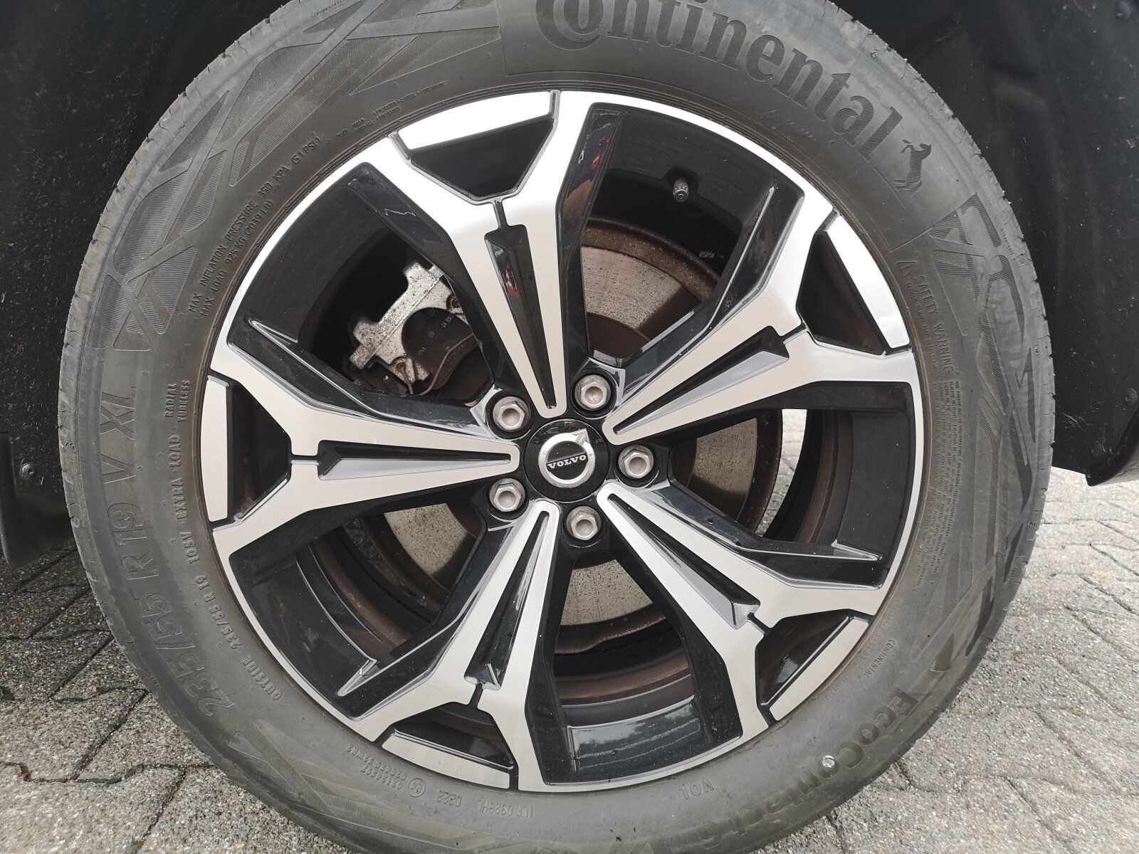 Volvo XC60 Recharge T6 Inscription - Samsaru's Car Outlet