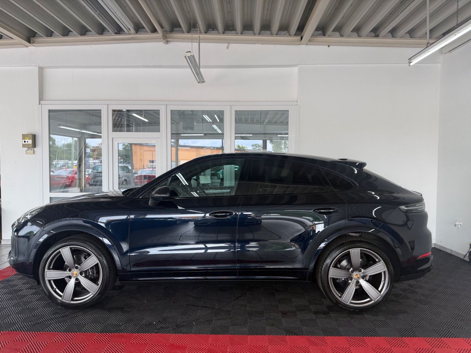 Porsche Cayenne Coupe Platinum Edition 1.Hand Approved