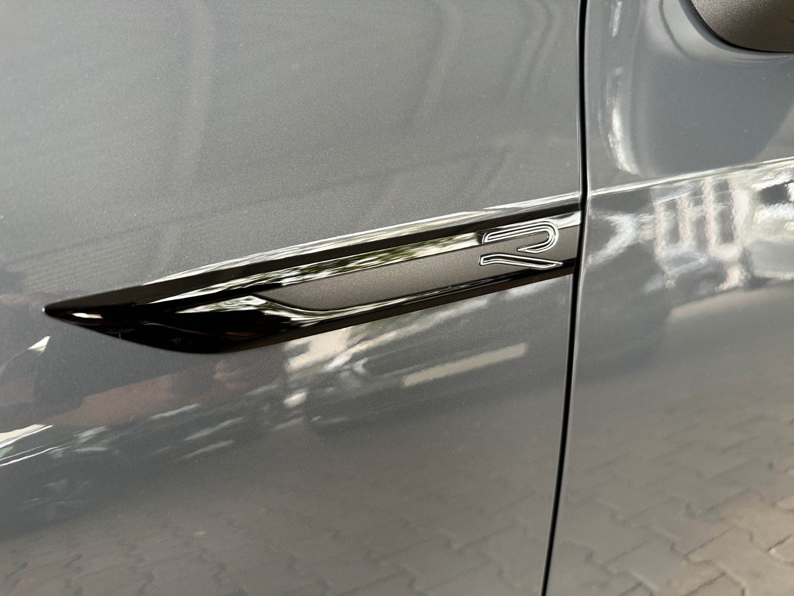 Volkswagen Golf VIII 1.5 eTSI OPF DSG R-Line - Samsaru's Car Outlet