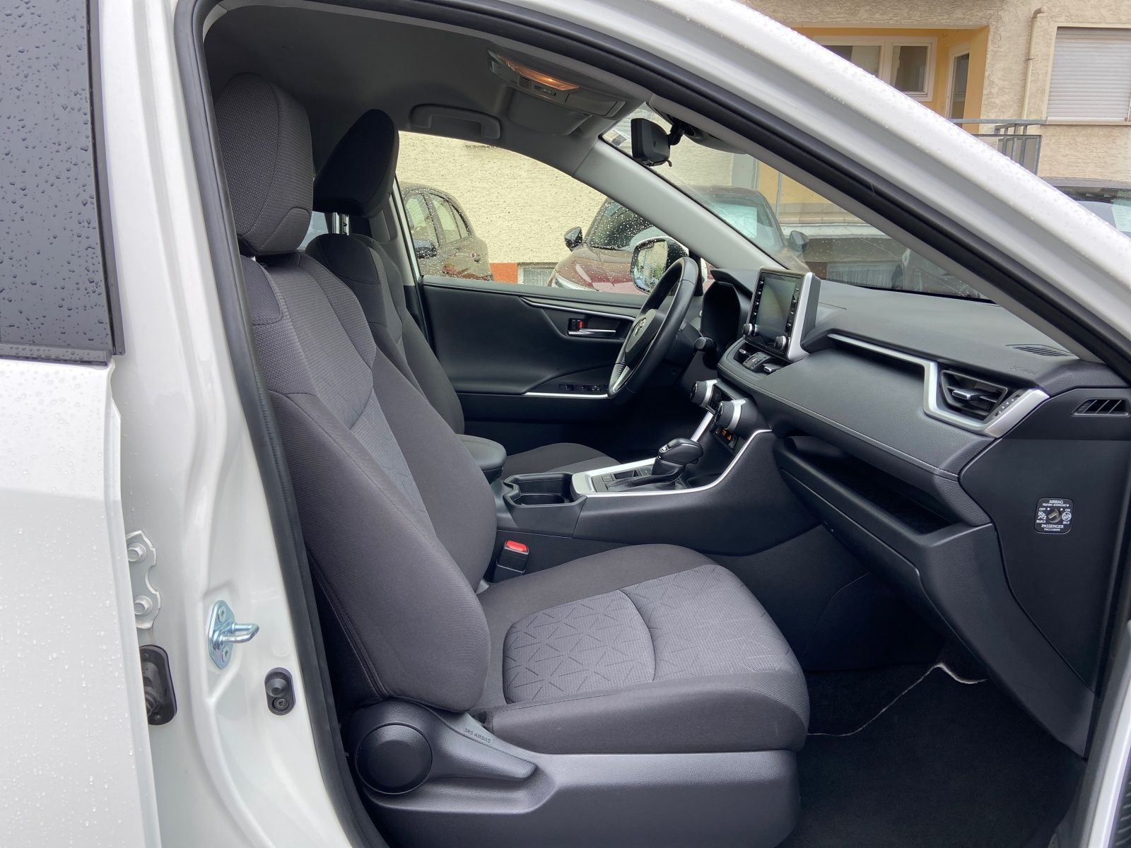 Toyota RAV 4 Hybrid - Samsaru's Car Outlet