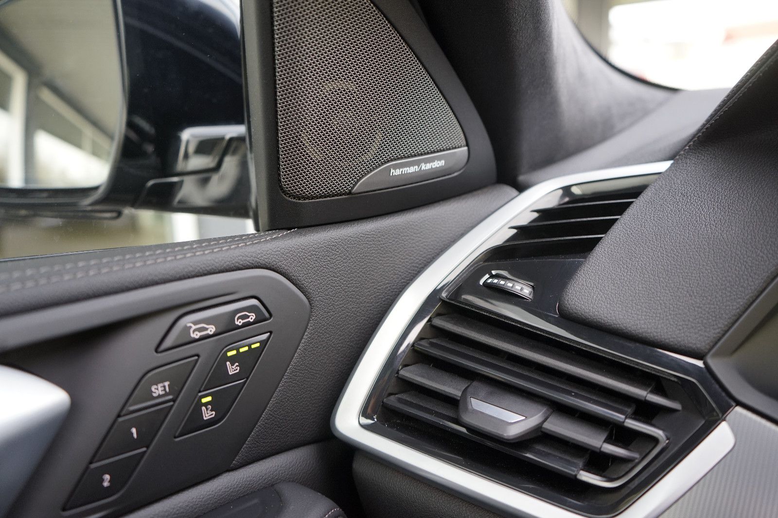BMW X6 40xd M Sport*3xTV*Carbon*Massage*ACC*PanoSKY*