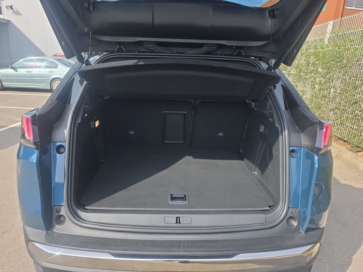 Peugeot 3008 Hybrid 225 GT AHK-abnehmbar Navi Digitales