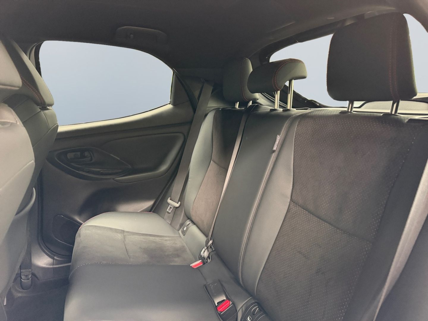 Toyota Yaris Hybrid 1.5 GR Sport *Alcantara*JBL*SHZ*Kam