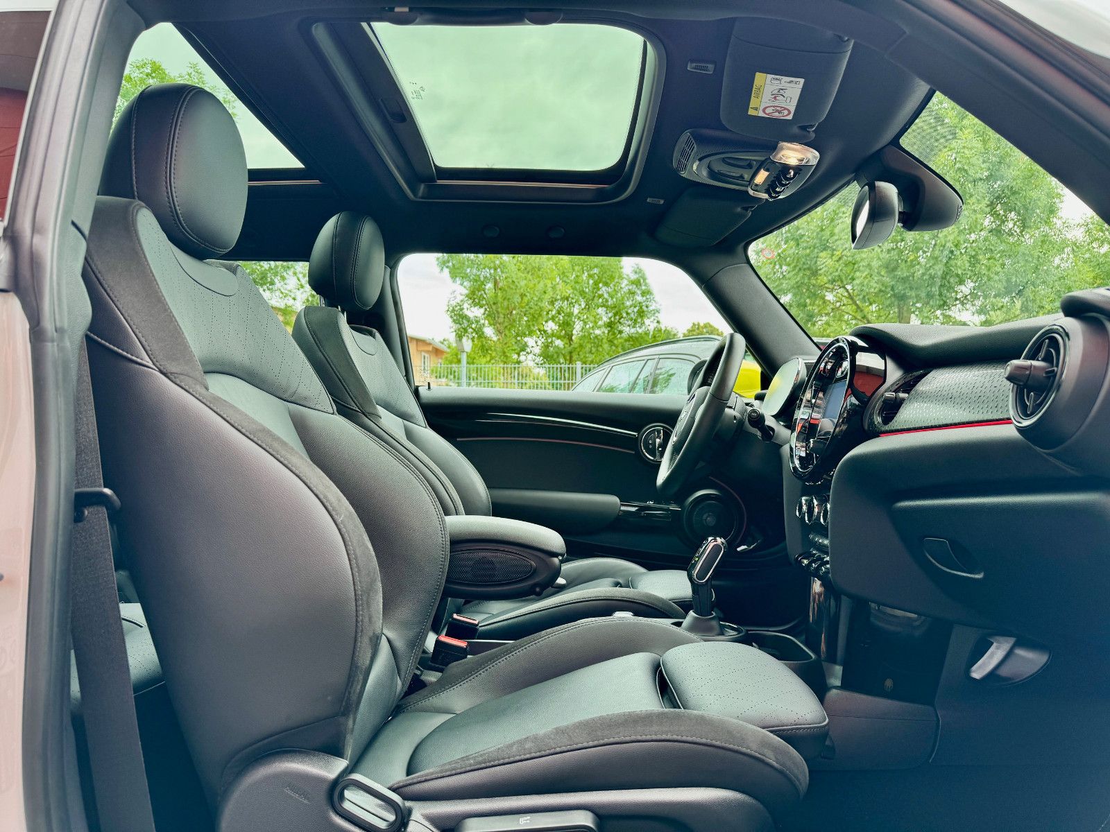 MINI COOPER SE Electric - Samsaru's Car Outlet