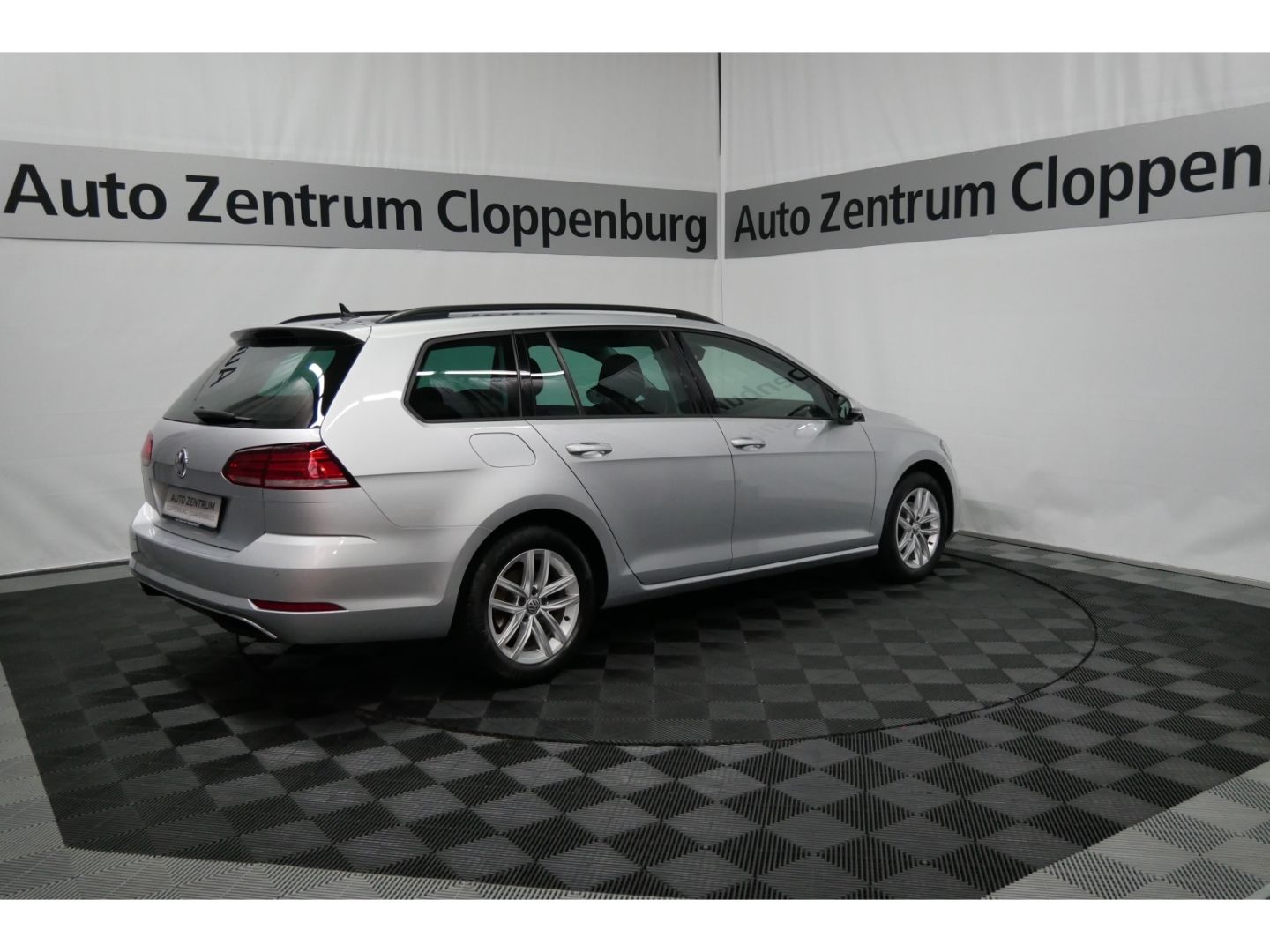 Volkswagen Golf Variant Comfortline 2.0 TDI - Samsaru's Car Outlet