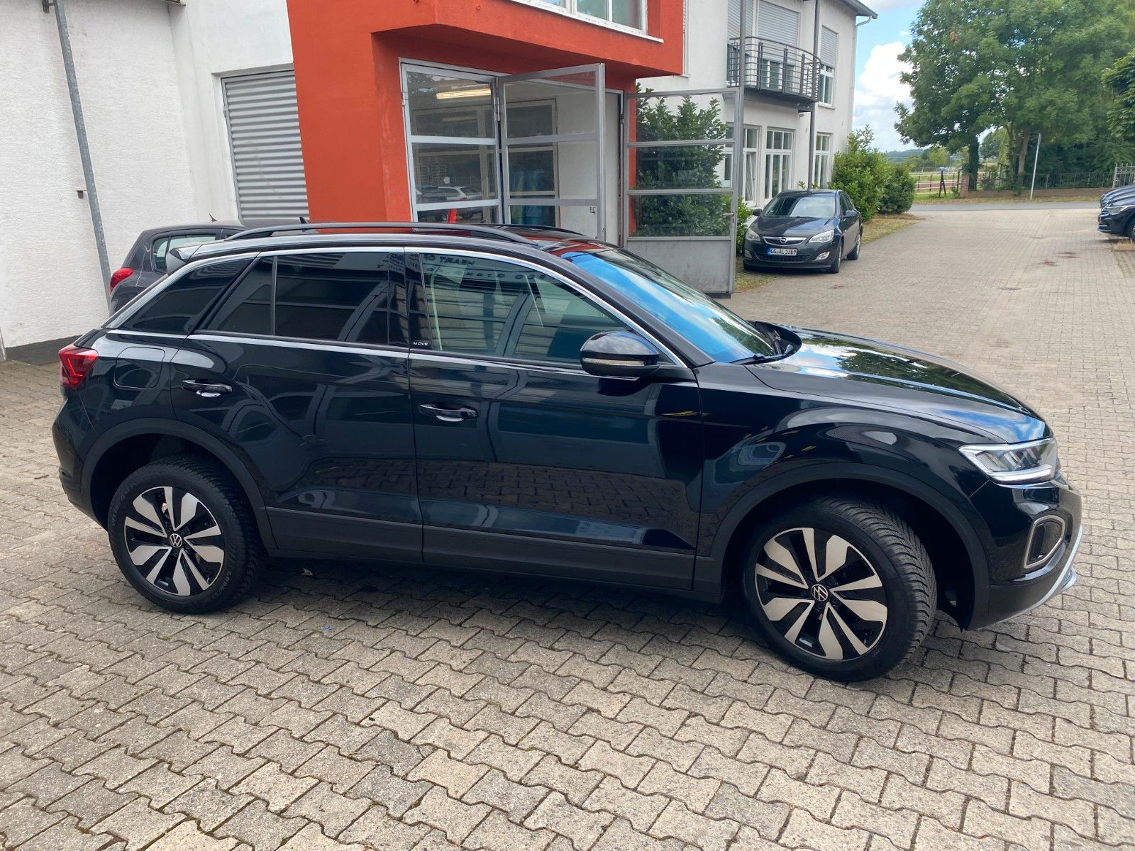 Volkswagen T-Roc Move - Samsaru's Car Outlet